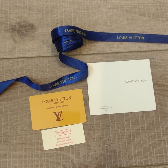 Authentic Louis Vuitton Small Gift Box with Ribbon and Cards - Picture 2 of 12